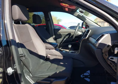 2015 Jeep Grand Cherokee Laredo z USA, uszkodzony, nr VIN 1C4RJEAGXFC218323